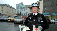 Policajtka sa zabila pre SMS. Správu určenú milencovi poslala manželovi