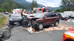 Zrážka troch áut pri Kraľovanoch si vyžiadala šesť zranených