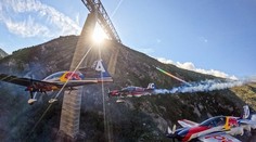 VIDEO: Zábery, ktoré vyrážajú dych. Českí piloti prepísali dejiny akrobatického lietania