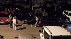 FOTO: Bez vodičáku, no s promile a pol v krvi. Mladík v Nitre nabúral do piatich zaparkovaných áut