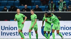 Hráči Wolfsburgu dostali trest za nenosenie rúšok, odpykajú si ho vo vlaku