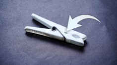 Viete, prečo majú štipce túto dierku? Ak nie, zrejme ste doteraz vešali bielizeň nesprávne