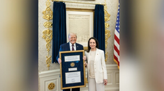 „Nádherné gesto vzájomnej úcty.“ Trump reaguje na darovanú Nobelovu cenu za mier