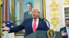 Donald Trump vážne zvažuje stiahnutie Spojených štátov z NATO. Podľa neho je to papierový tiger