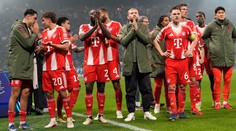 Bayern hral o dvoch menej, neuznali mu dva góly, ale v šlágri nepadol. Vavro opäť len sedel na lavičke