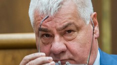 Minister dopravy Érsek ostáva vo funkcii. Väčšina poslancov ho podržala