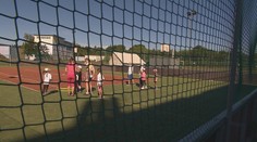 Hoci sa sezóna letných táborov už začala, mnohé sú poloprázdne. Rodičom prekáža jedna vec