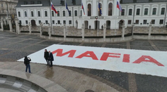 SaS reaguje na novelu Trestného zákona: Pred Prezidentským palácom sa objavil obrovský nápis