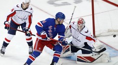 Pánik si pripísal dve asistencie, Halák podržal Boston