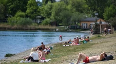 Pekné počasie vyháňa ľudí von. Takto to vyzeralo na bratislavských Zlatých pieskoch