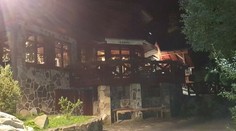 V kolibe na Štrbskom plese sa strieľalo, ľudia v panike utekali a vrhali sa pod stoly