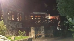 V kolibe na Štrbskom plese sa strieľalo, ľudia v panike utekali a vrhali sa pod stoly