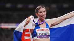 Skvelý úspech Emmy Zapletalovej na MS v Tokiu. V behu na 400 metrov prekážok oslavuje zisk medaily
