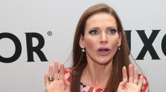 To bolo doslova o chlp! Andrea Verešová zabudla, že má šaty s vysokým rozparkom