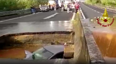 VIDEO: Chvíle hrôzy na talianskej diaľnici. Pod autom sa z ničoho nič prepadla cesta