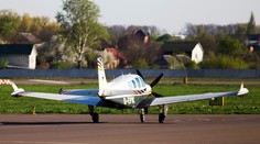 Matku troch detí (†27) smrteľne zasiahlo krídlo pristávajúceho lietadla do hlavy, keď kosila trávnik