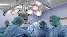 Nepredstaviteľný krok lekárky v Rakúsku. Jej dcéra (12) vŕtala dieru do lebky, nad vysvetlením zostáva rozum stáť