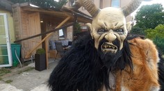 Jeho diabolské masky naháňajú strach. Rezbár Roman organizuje čertovské sprievody