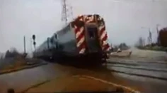 Promptná reakcia policajta: Pokazené železničné priecestie sa takmer skončilo katastrofou