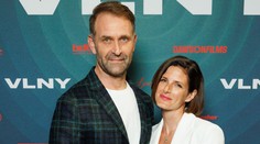 Tomáš Maštalír s manželkou Kristínou na premiére. Dvojica by sa v Hollywoode nestratila