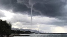 Nad Chorvátskom sa zatiahla obloha a potom to prišlo. Vodná smršť!