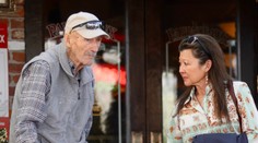 Hackman zrejme ani netušil, že zostal sám. Vyšetrovatelia načrtli, ako sa mohla jeho manželka nakaziť vzácnym vírusom