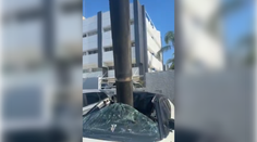 VIDEO: Raketa, ktorú zostrelili Izraelčania, skončila zapichnutá v streche auta