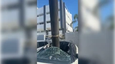 VIDEO: Raketa, ktorú zostrelili Izraelčania, skončila zapichnutá v streche auta
