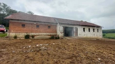 Požiar stajne v Topoľčiankach zabil 17 žriebät. Hasiči ich nemohli zachrániť, riziko bolo priveľké