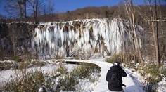 Ľadová krása: Vychutnajte si pohľad na zamrznuté vodopády na Plitvických jazerách