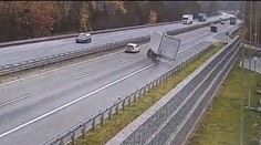 VIDEO: Šialená jazda po D1. Kamión narazil do zvodidiel a preletel cez všetky pruhy