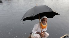 Ničivé zosuvy pôdy si vyžiadali najmenej 48 obetí