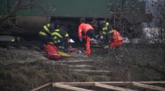 Dráma v Sabinove! Hodinu zachraňovali dôchodcu, ktorého zrazil vlak