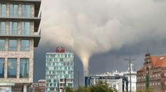 VIDEO: Tornádo v Nemecku. Živel zmietol ľudí do vody, hlásia aj ťažké zranenia