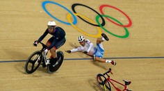 Surovec Cavendish úmyselne narazil do súpera a spôsobil tak hromadný pád