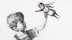 Banksy si novým dielom počas pandémie koronavírusu uctil zdravotníkov