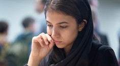 Na turnaji sa objavila bez hidžábu. Iránska šachistka sa pre obavy z pomsty chce usadiť v Španielsku