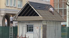 V centre Žiliny vyrástla ľudová chalúpka. Mesto chce s čiernou stavbou radikálne zatočiť