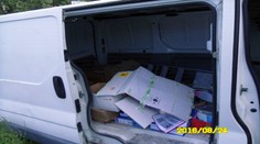 V Petržalke našli dodávku plnú dokladov. Vraj tam stojí niekoľko rokov