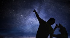 Radi hľadáte zaujímavé úkazy na oblohe? V tom prípade skúste nájsť túto netypickú kométu