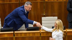 Spory ohľadom letu vládneho špeciálu do USA. SNS vyzýva prezidenta, aby zverejnil, kto bol na palube