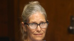 Členku vražedného Mansonovho kultu prepustili na slobodu. Za mrežami bola 53 rokov