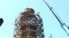 Milimetrová presnosť žeriavom: Náročná operácia sa podarila