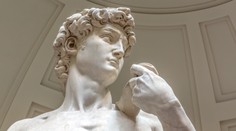 FOTO: Kontroverzné vyobrazenia sochy Dávida. Talianska umelecká obec je pobúrená z lacných suvenírov