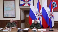 Ruské ambície zostávajú neuspokojené, Gerasimov hovorí o jesennej ofenzíve. Mapa za ním vyvoláva viacero otázok