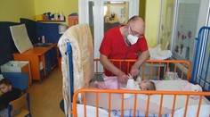 Dve deti zomreli, tretie je v kritickom stave. Pacientov s tuberkulózou je stále viac