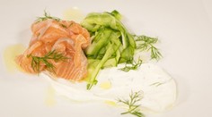 RECEPT NA NEDEĽU: Marinovaný losos so šalátom