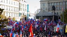 FOTO: Na Václavskom námestí v Prahe protestovali desiatky tisíc ľudí proti vláde Petra Fialu