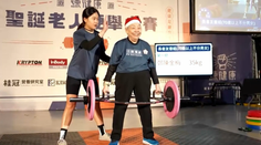 VIDEO: Starenka (90) s Parkinsonovou chorobou sa zapojila do vzpieračskej súťaže. Chce motivovať seniorov k športu