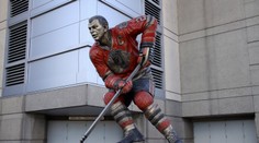 Ikona Chicaga, hokejový džentlmen a inovátor. Toto je príbeh Stana Mikitu